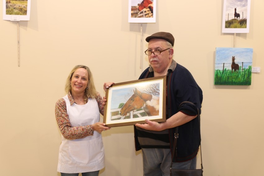 Con la donacin de los cuadros finaliz la muestra de Arte y Fotograf