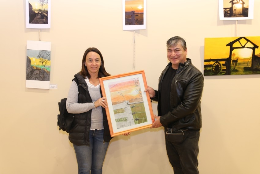 Con la donacin de los cuadros finaliz la muestra de Arte y Fotograf
