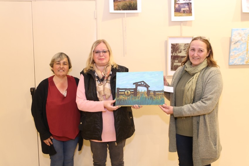 Con la donacin de los cuadros finaliz la muestra de Arte y Fotograf
