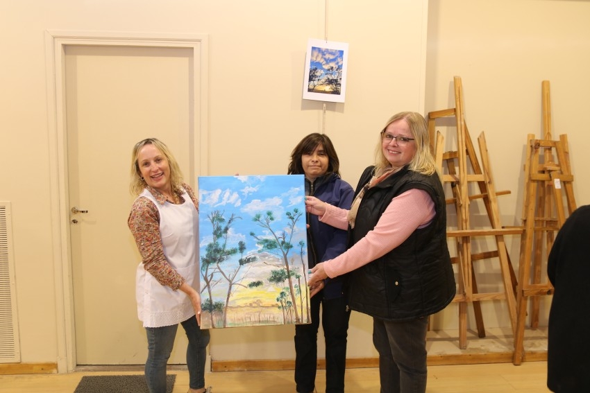 Con la donacin de los cuadros finaliz la muestra de Arte y Fotograf