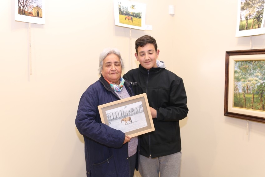 Con la donacin de los cuadros finaliz la muestra de Arte y Fotograf