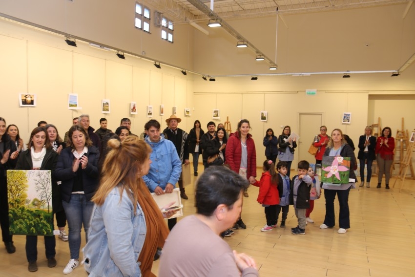 Con la donacin de los cuadros finaliz la muestra de Arte y Fotograf