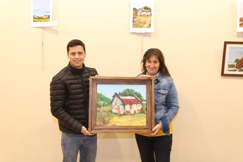 Con la donacin de los cuadros finaliz la muestra de Arte y Fotograf