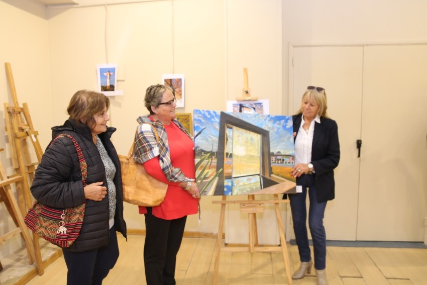 Con la donacin de los cuadros finaliz la muestra de Arte y Fotograf