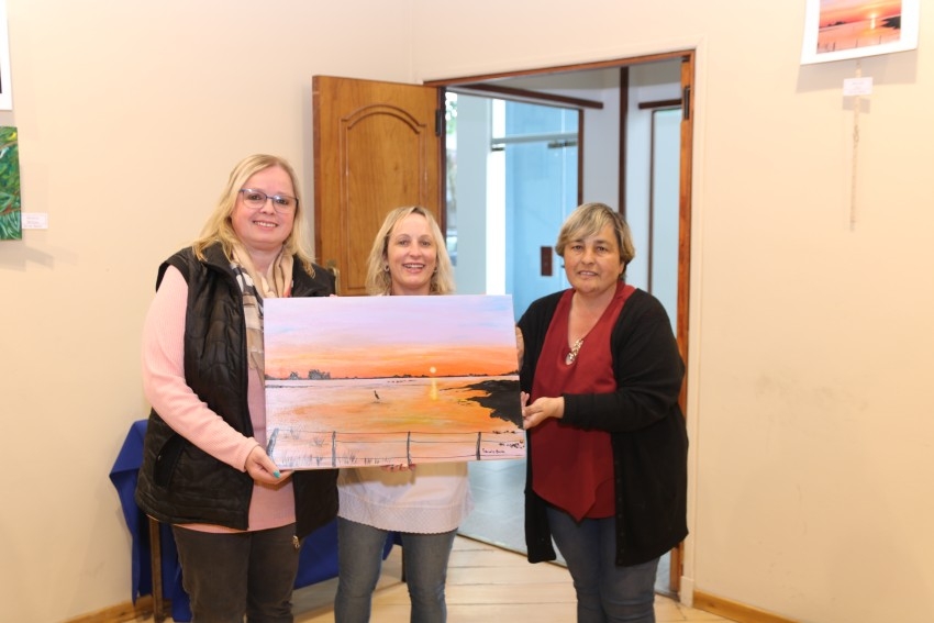 Con la donacin de los cuadros finaliz la muestra de Arte y Fotograf