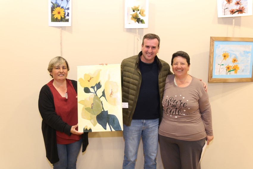 Con la donacin de los cuadros finaliz la muestra de Arte y Fotograf