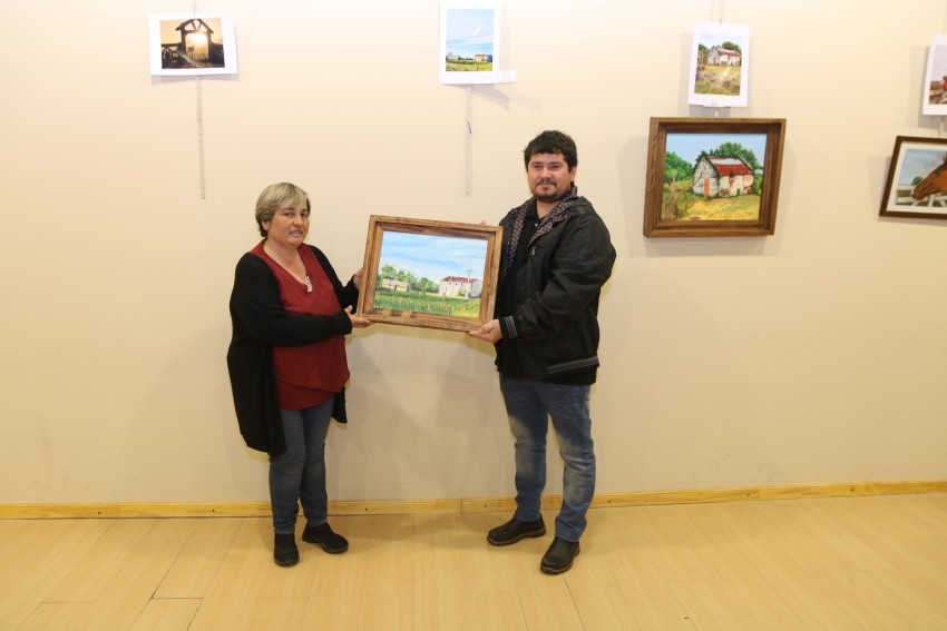 Con la donacin de los cuadros finaliz la muestra de Arte y Fotograf