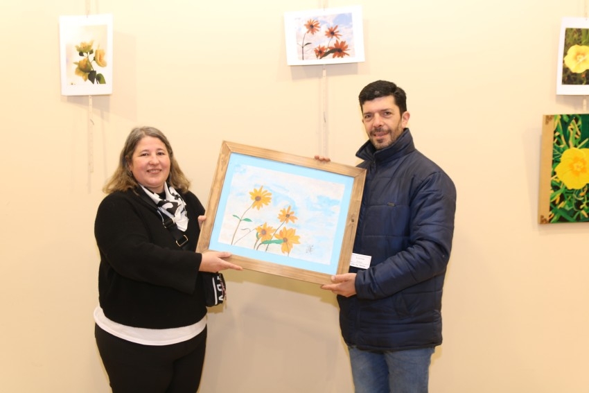 Con la donacin de los cuadros finaliz la muestra de Arte y Fotograf