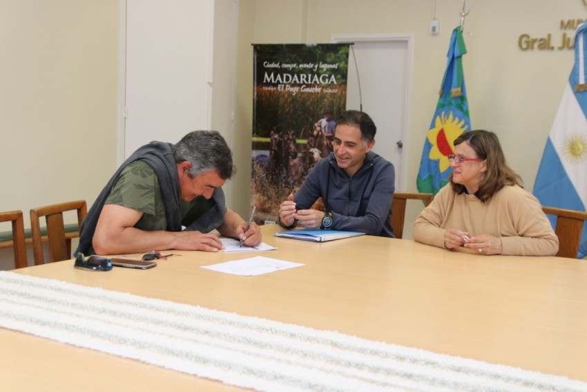 El municipio realiz entrega de ayudas econmicas a deportistas