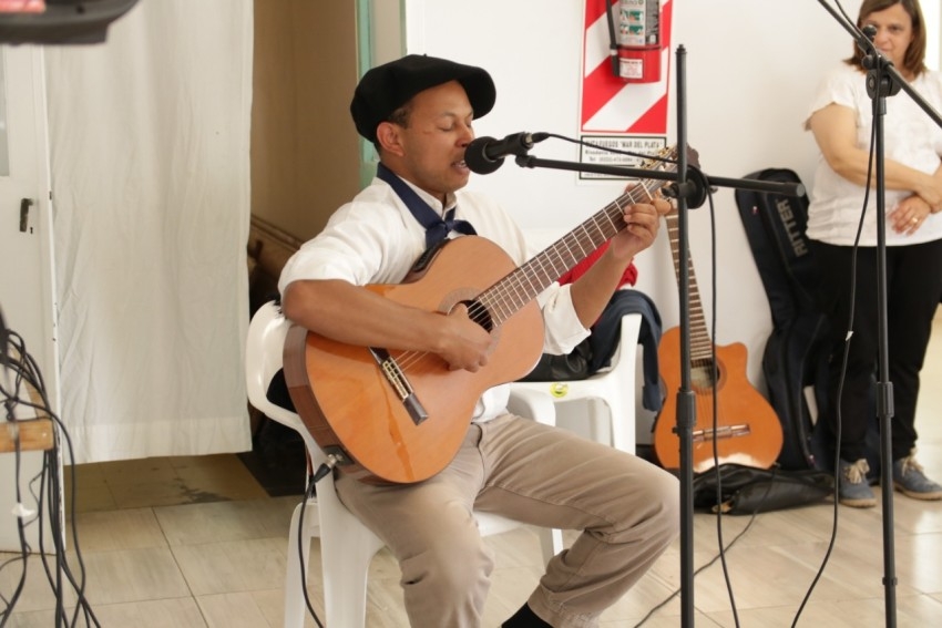 Los abuelos del Hogar La Sagrada Familia festejaron el mes de la famil
