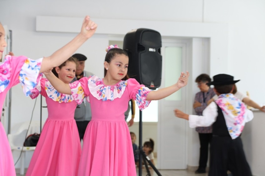 Los abuelos del Hogar La Sagrada Familia festejaron el mes de la famil