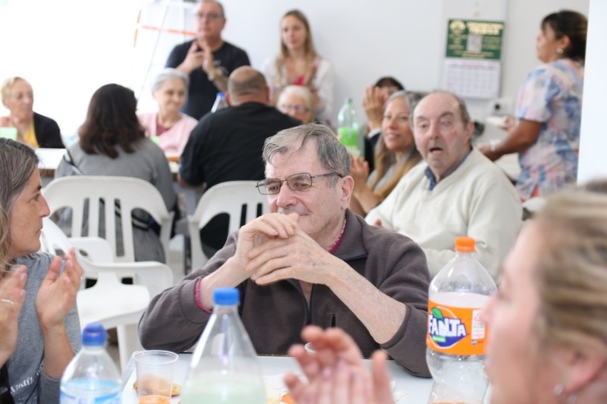 Los abuelos del Hogar La Sagrada Familia festejaron el mes de la famil