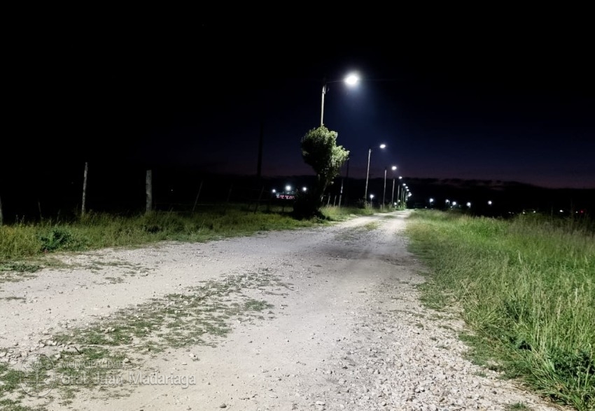 Se inauguró la iluminación de la colectora del barrio Los Pinos