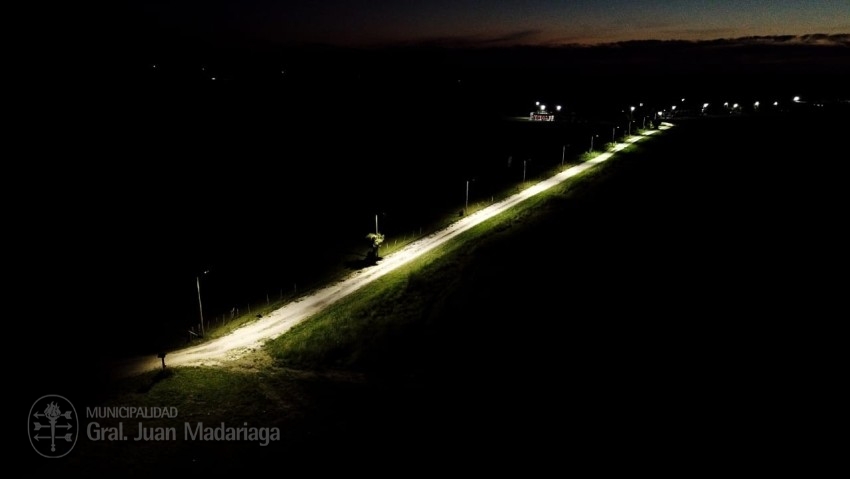 Se inauguró la iluminación de la colectora del barrio Los Pinos