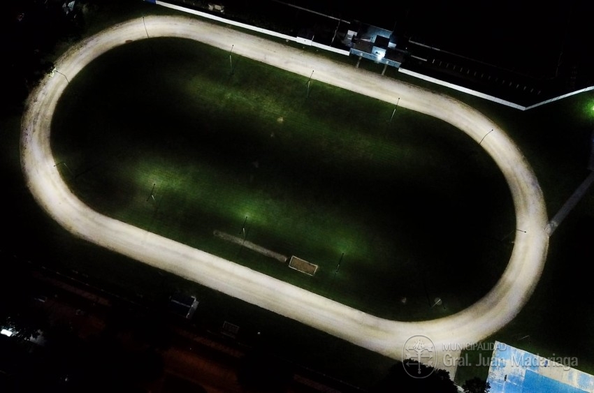 Quedó en funcionamiento la nueva iluminación del Polideportivo Municip