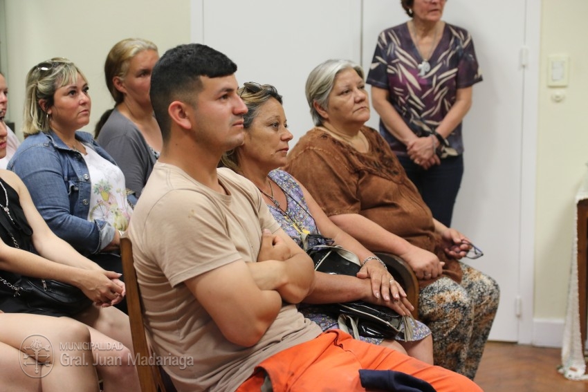 Otras 53 familias firmaron el boleto de compra venta de sus lotes