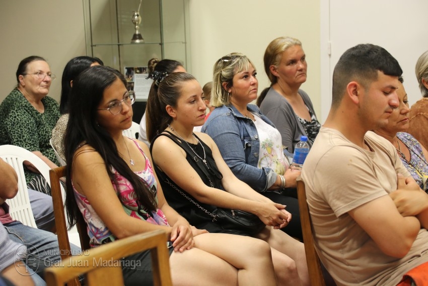 Otras 53 familias firmaron el boleto de compra venta de sus lotes