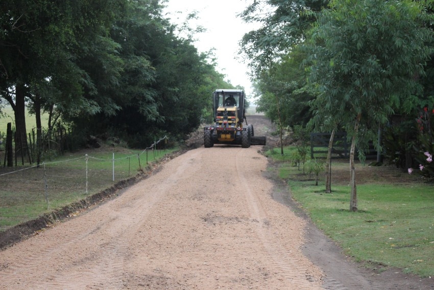 El municipio realiza importantes trabajos en el camino a la bodega Gam