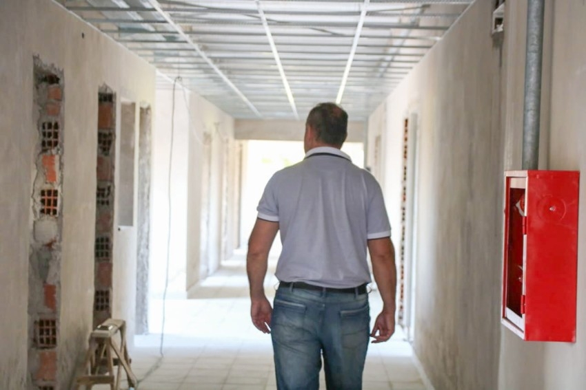 Santoro recorri la obra del CAPS del barrio Norte