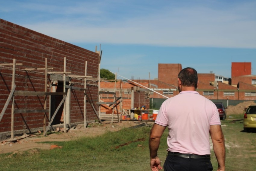 Santoro recorri la obra de la Secundaria  N  5 