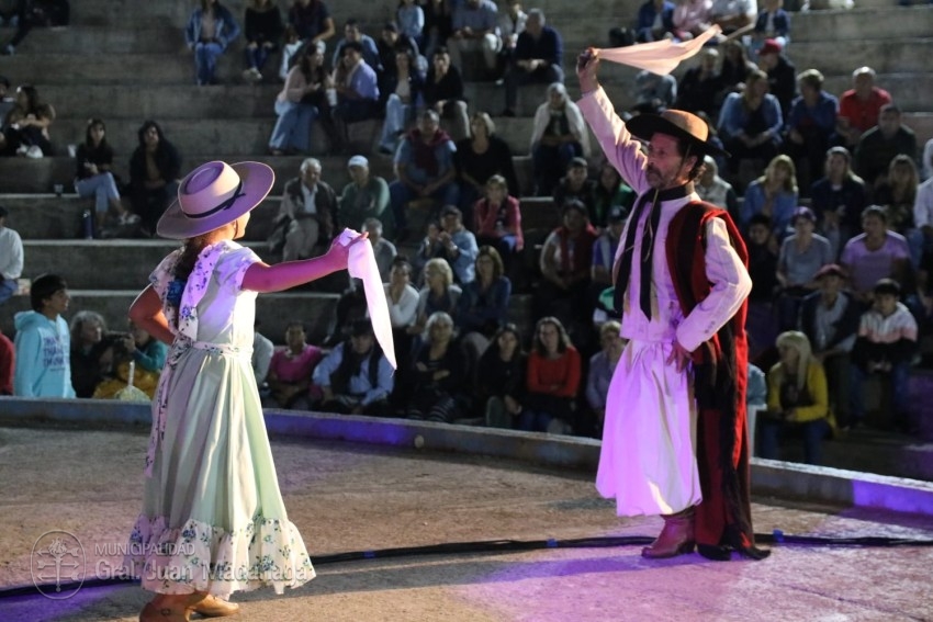 El folclore tuvo su gran noche de cierre
