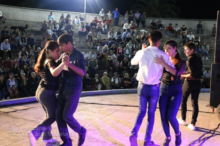 El folclore tuvo su gran noche de cierre