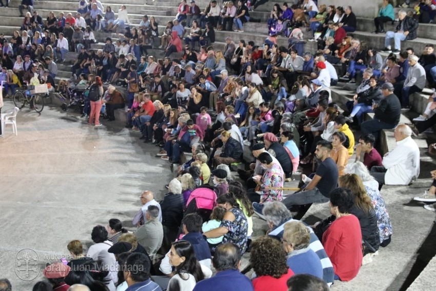 El folclore tuvo su gran noche de cierre