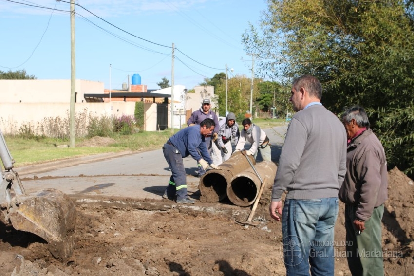 Realizan trabajos de cordn cuneta y desages en el barrio Belgrano