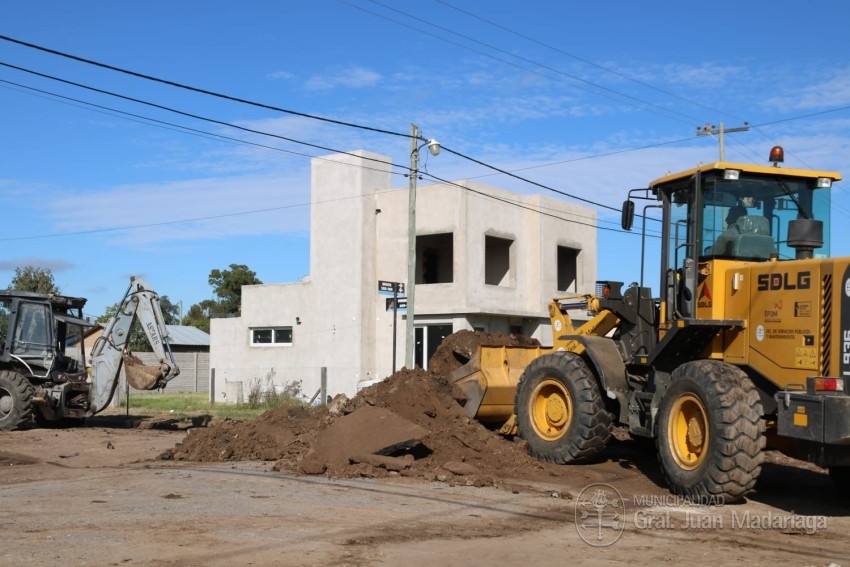 Realizan trabajos de cordn cuneta y desages en el barrio Belgrano