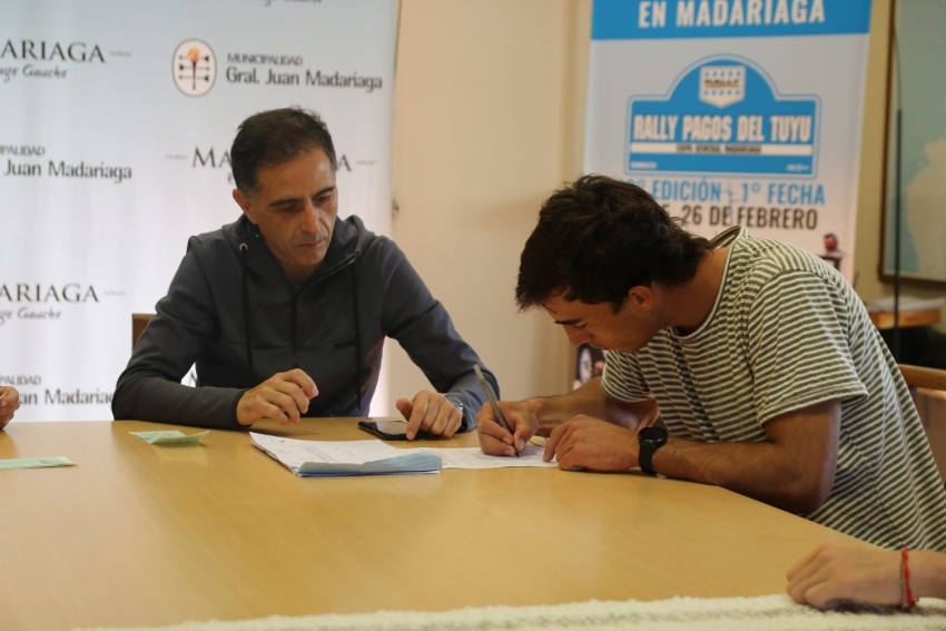 Entregaron subsidios a deportistas locales
