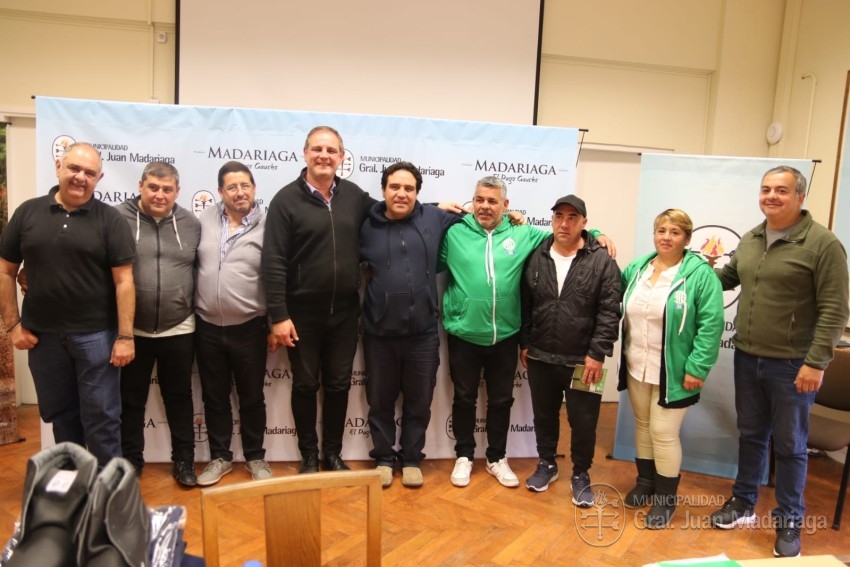 Santoro anunci un aumento del 20 % del salario y 32 lotes que se sort