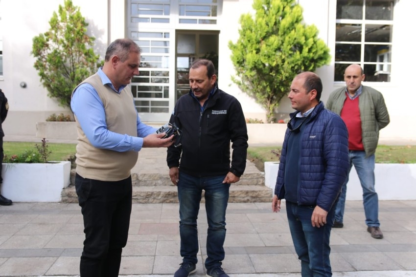 Madariaga finalmente recibió los 8 nuevos móviles policiales