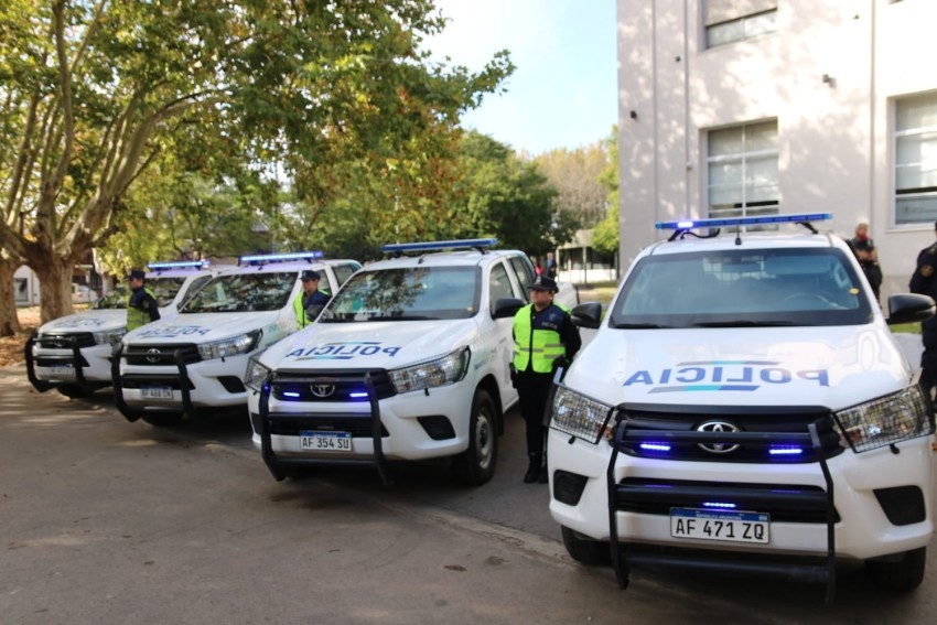 Madariaga finalmente recibi los 8 nuevos mviles policiales