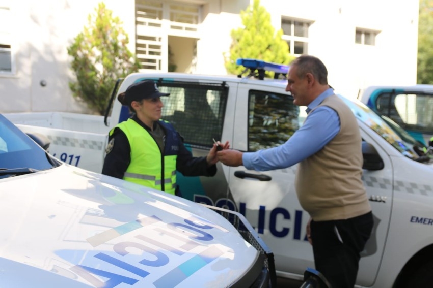 Madariaga finalmente recibió los 8 nuevos móviles policiales