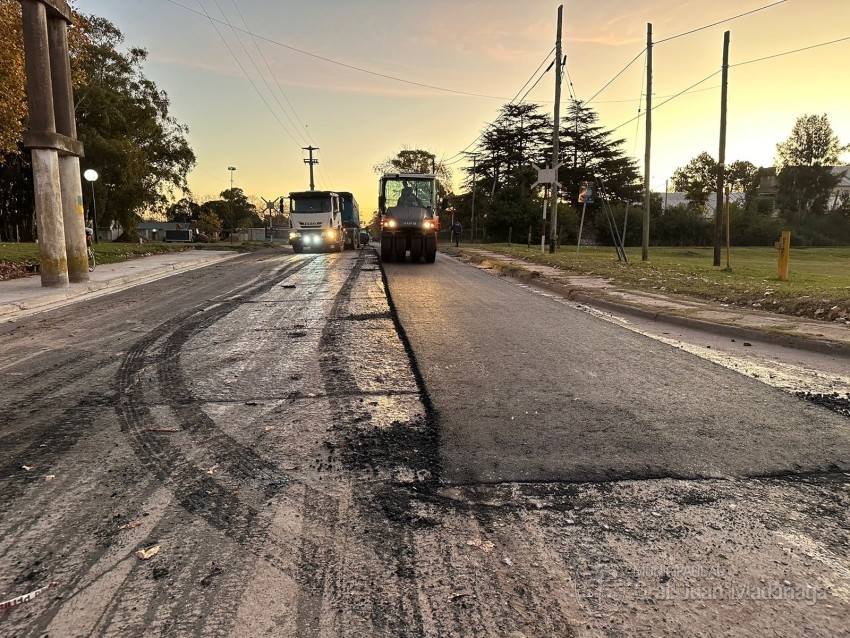 Comenzaron los trabajos de asfaltado sobre la calle Brasil