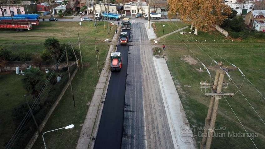 Comenzaron los trabajos de asfaltado sobre la calle Brasil