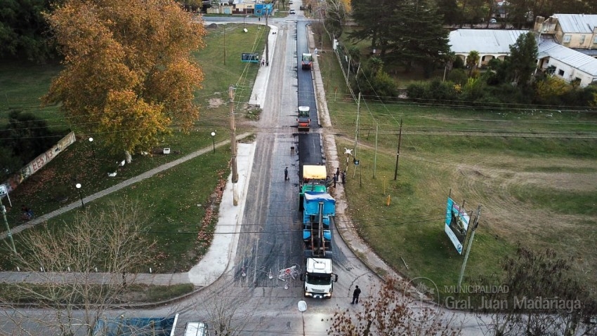Comenzaron los trabajos de asfaltado sobre la calle Brasil