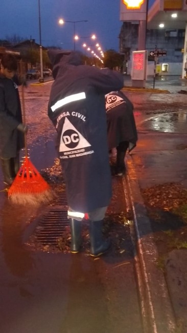 Defensa Civil trabaja para garantizar el buen escurrimiento del agua