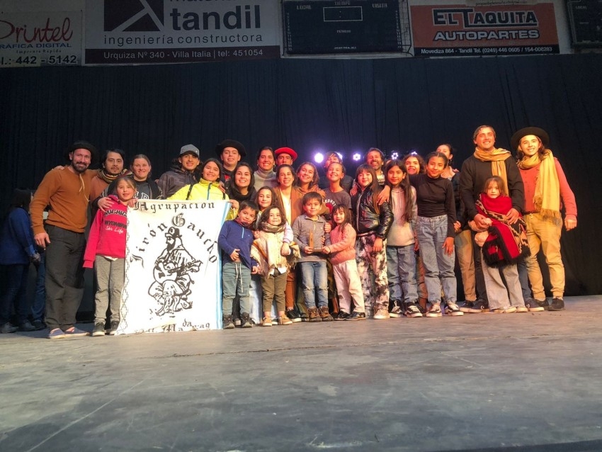 Excelente participacin de agrupaciones folclricas en el 1 Certamen 