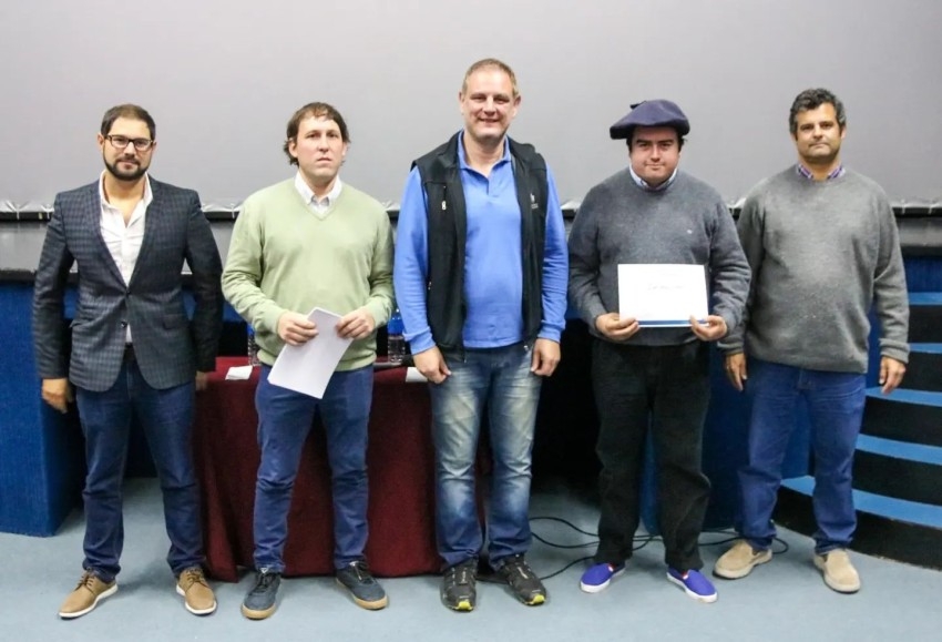 Más de 30 jóvenes culminaron el curso de petiseros