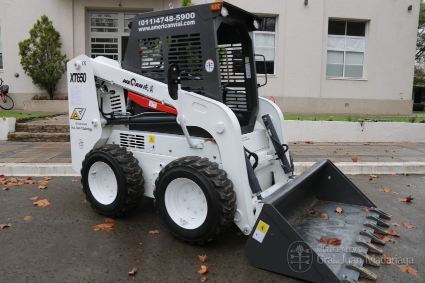 El municipio sum un camin y una mini pala cargadora a su parque auto