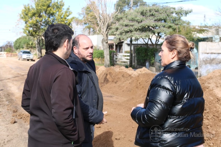 Autoridades de la DIPAC recorrieron y supervisaron la obra de cloacas