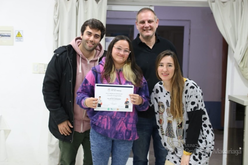 Otorgaron los certificados a los jvenes que culminaron el curso de ca