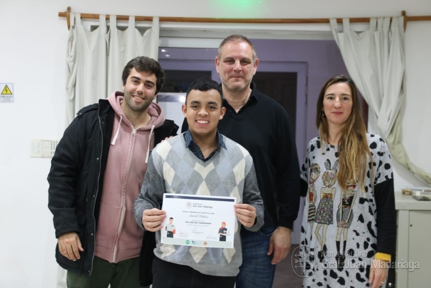 Otorgaron los certificados a los jvenes que culminaron el curso de ca