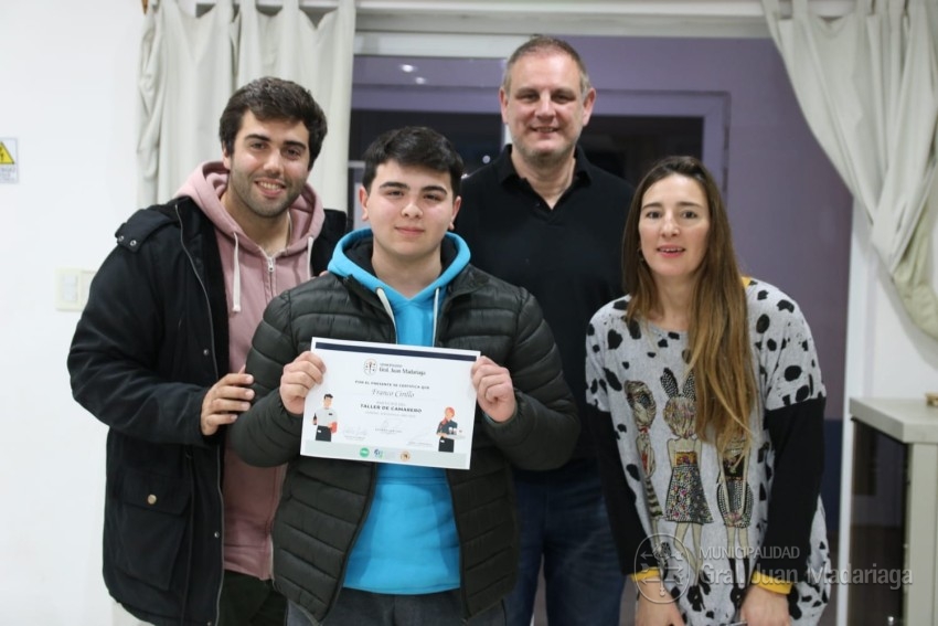 Otorgaron los certificados a los jvenes que culminaron el curso de ca