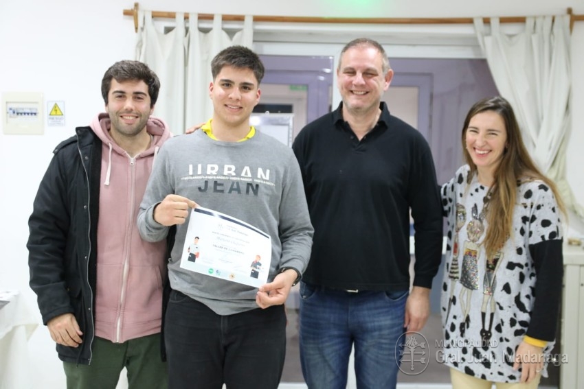 Otorgaron los certificados a los jvenes que culminaron el curso de ca