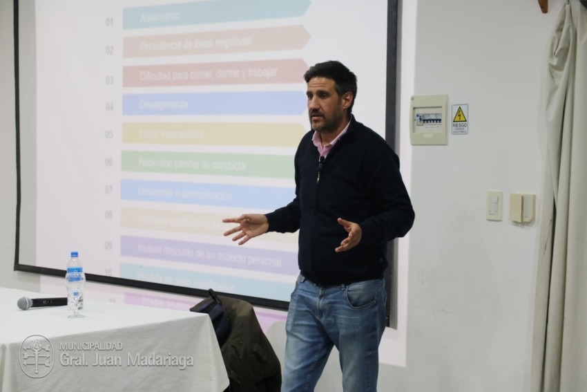 Luciano Grasso disert sobre Salud Mental ante una importante cantidad