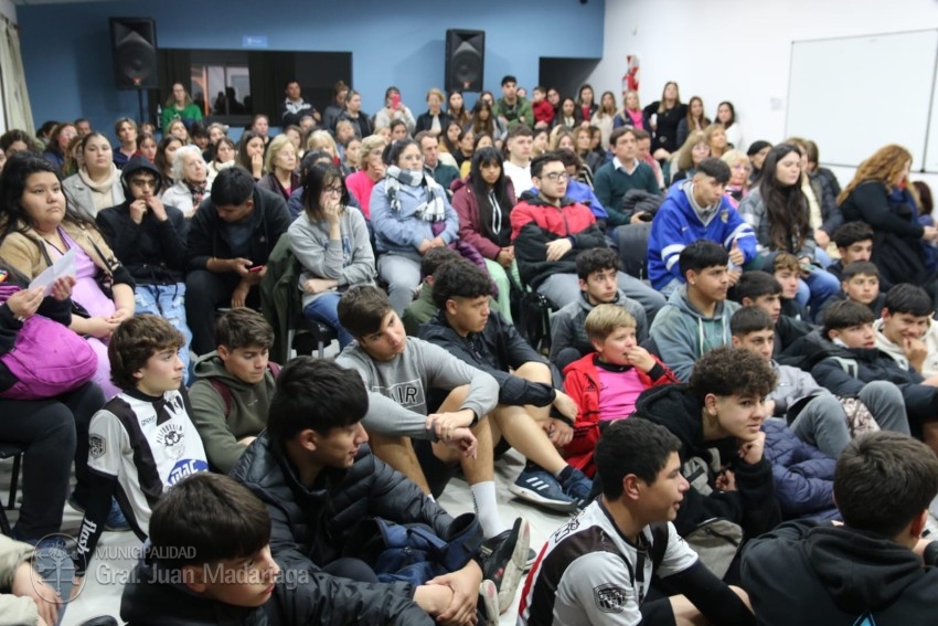 Luciano Grasso disert sobre Salud Mental ante una importante cantidad