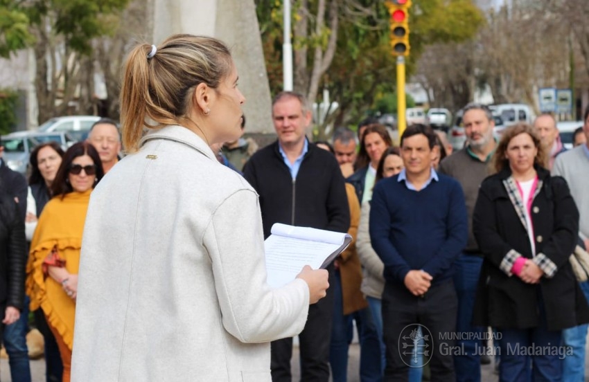 Autoridades participaron del acto protocolar por el Da del Maestro