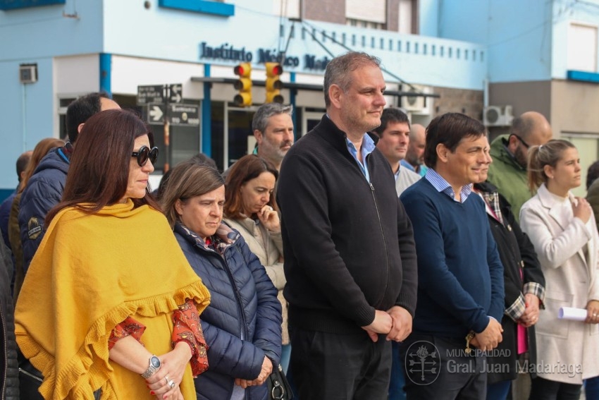 Autoridades participaron del acto protocolar por el Da del Maestro